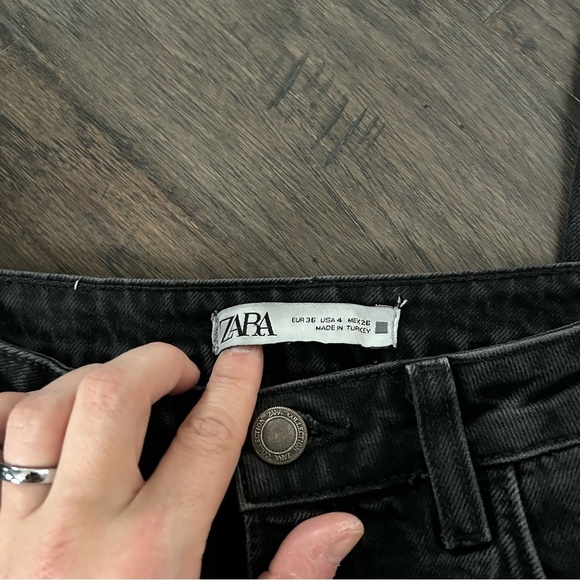 Zara Black Straight Leg Jeans 4 High Rise Raw Hem Minimalist Capsule Fit - Picture 5 of 8